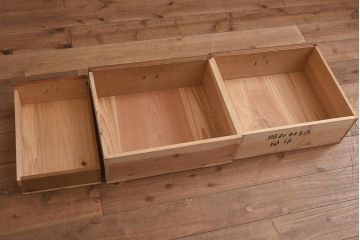 ビンテージ家具　レトロ民芸家具　和製　鶴の金具が可愛らしい脚付きローボード(収納棚、戸棚)(R-044602)