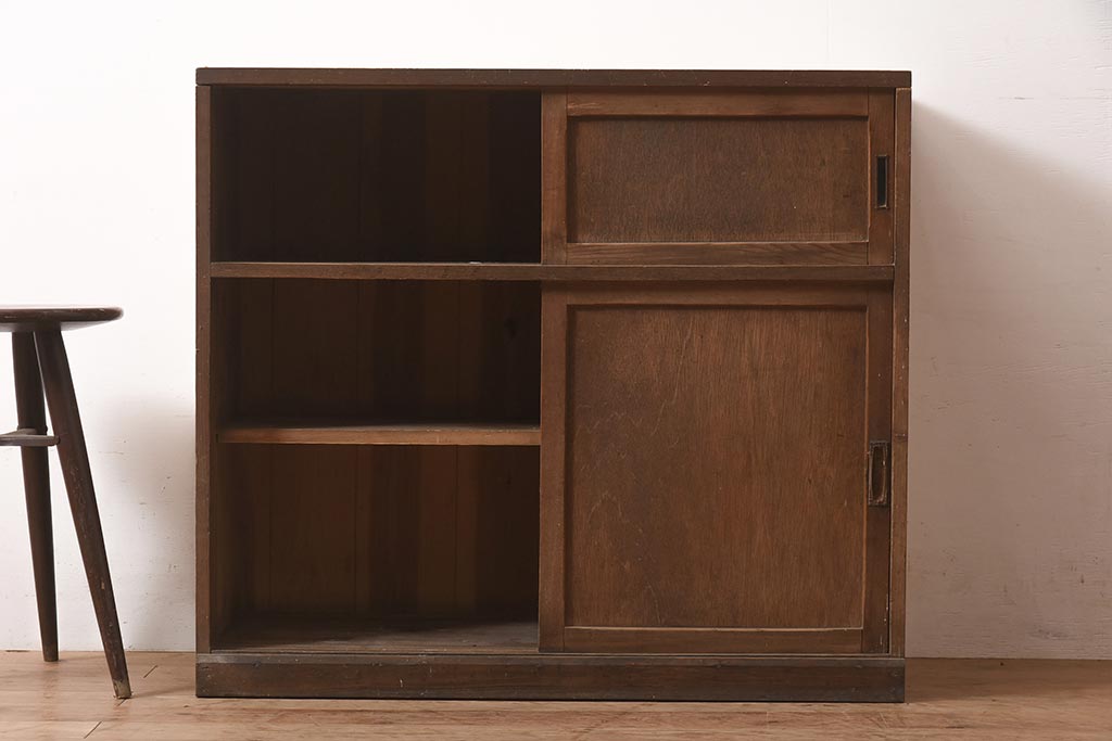 アンティーク家具　和製　昭和初期　素朴な風合いが魅力の古い木製戸棚(収納棚、キャビネット)(R-044603)