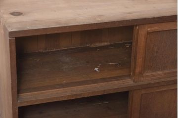 アンティーク家具　和製　昭和初期　素朴な風合いが魅力の古い木製戸棚(収納棚、キャビネット)(R-044603)