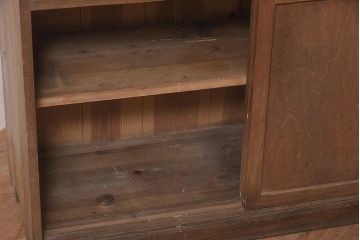 アンティーク家具　和製　昭和初期　素朴な風合いが魅力の古い木製戸棚(収納棚、キャビネット)(R-044603)