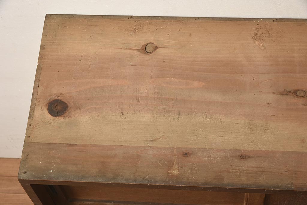 アンティーク家具　和製　昭和初期　素朴な風合いが魅力の古い木製戸棚(収納棚、キャビネット)(R-044603)