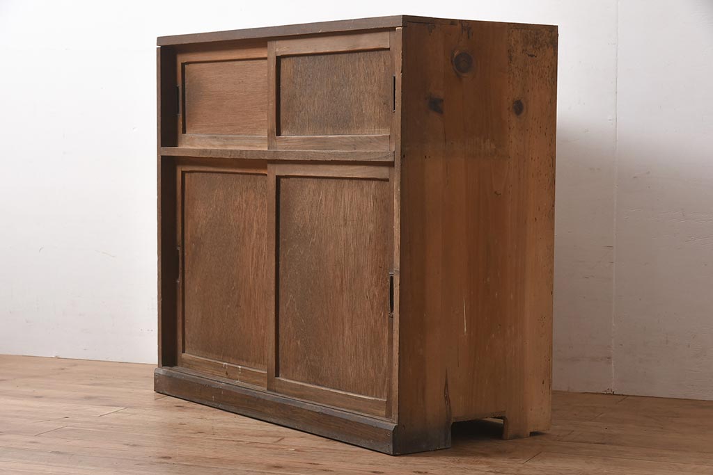 アンティーク家具　和製　昭和初期　素朴な風合いが魅力の古い木製戸棚(収納棚、キャビネット)(R-044603)