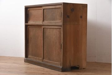 アンティーク家具　和製　昭和初期　素朴な風合いが魅力の古い木製戸棚(収納棚、キャビネット)(R-044603)