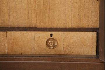 アンティーク家具　昭和初期　珍品　前板桐材・天板側板ナラ材　モダンデザインが素敵な収納棚(戸棚)(R-044617)