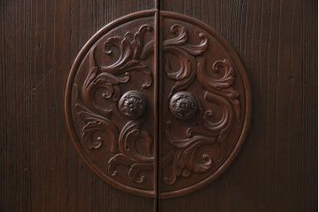 アンティーク家具　昭和初期　珍品　前板桐材・天板側板ナラ材　モダンデザインが素敵な収納棚(戸棚)(R-044617)