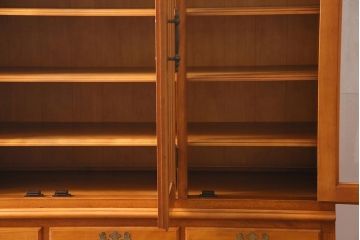 中古美品　横浜ダニエル(daniel)　A-203　優雅なチャイナキャビネット(食器棚、収納棚)(定価約84万円)(R-044621)