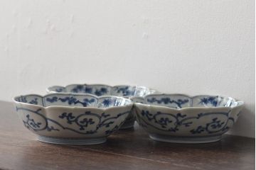 江戸期　古伊万里　成化年製　窓絵染付　変形なます皿3客(芙蓉手、輪花、桔梗渕)(R-044630)