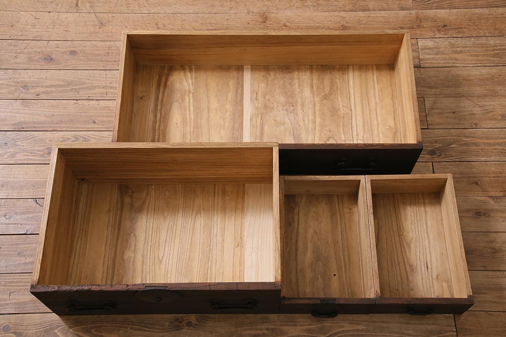 アンティーク家具　大正期　古箪笥リメイク　総桐材　丸金具がアクセントの脚付きリビングボード(テレビ台、テレビボード)(R-044638)