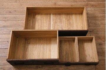 アンティーク家具　大正期　古箪笥リメイク　総桐材　丸金具がアクセントの脚付きリビングボード(テレビ台、テレビボード)(R-044638)