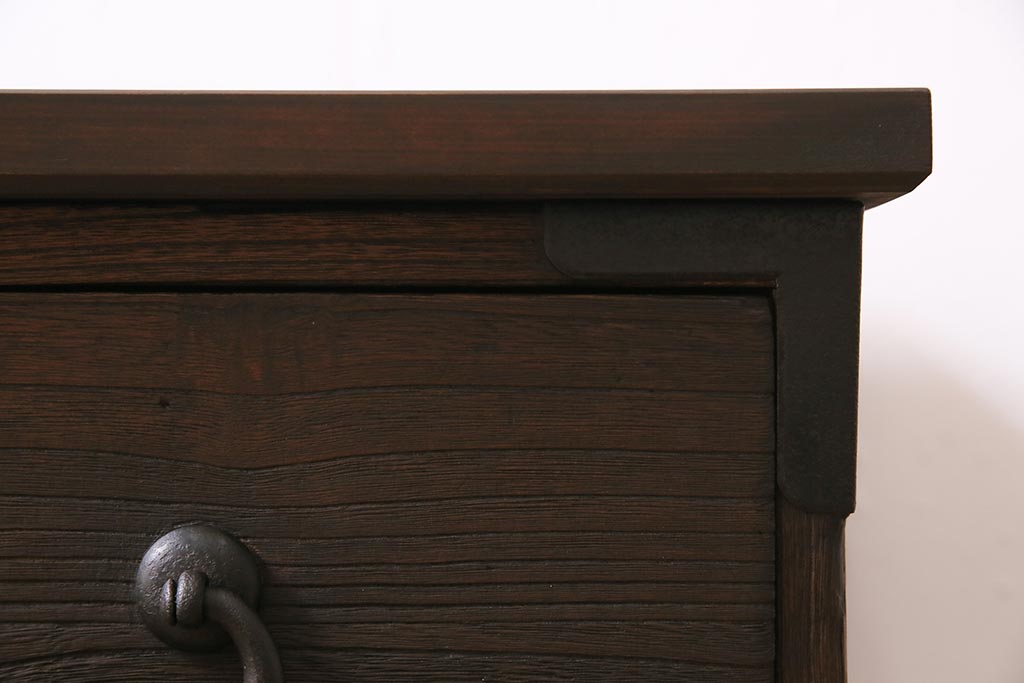 アンティーク家具　大正期　古箪笥リメイク　総桐材　丸金具がアクセントの脚付きリビングボード(テレビ台、テレビボード)(R-044638)