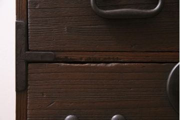 アンティーク家具　大正期　古箪笥リメイク　総桐材　丸金具がアクセントの脚付きリビングボード(テレビ台、テレビボード)(R-044638)