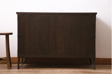 アンティーク家具　大正期　古箪笥リメイク　総桐材　丸金具がアクセントの脚付きリビングボード(テレビ台、テレビボード)(R-044638)
