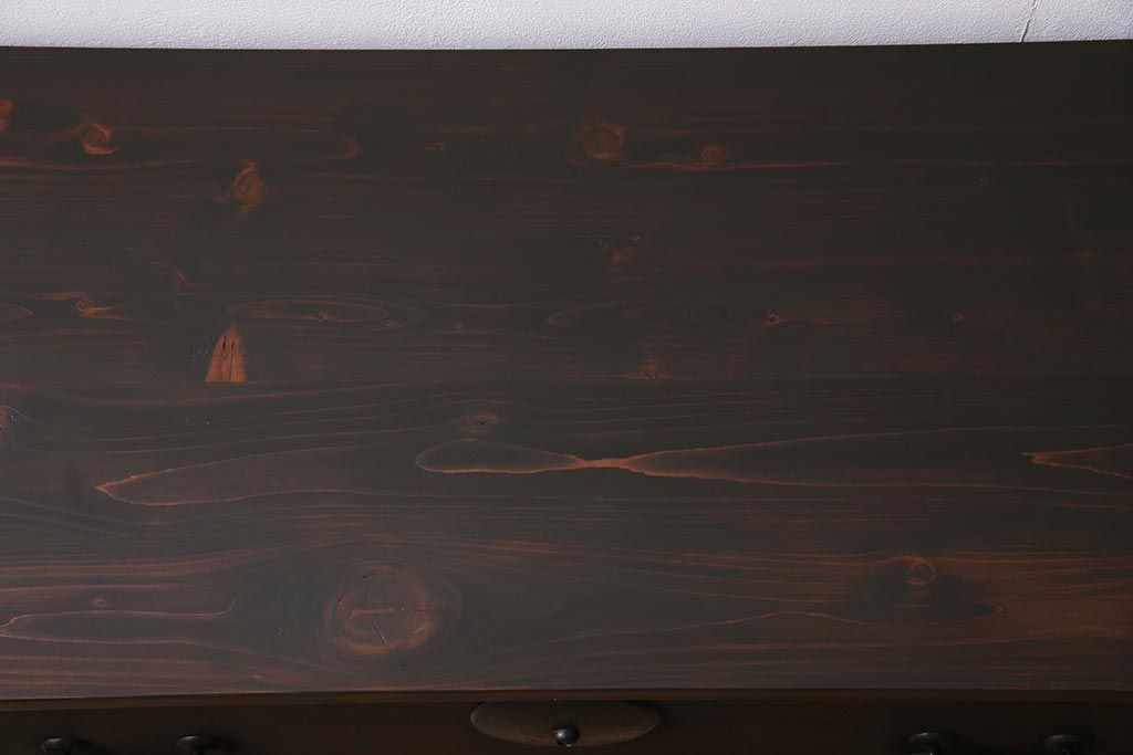 アンティーク家具　大正期　古箪笥リメイク　総桐材　丸金具がアクセントの脚付きリビングボード(テレビ台、テレビボード)(R-044639)