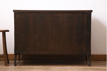アンティーク家具　大正期　古箪笥リメイク　総桐材　丸金具がアクセントの脚付きリビングボード(テレビ台、テレビボード)(R-044639)