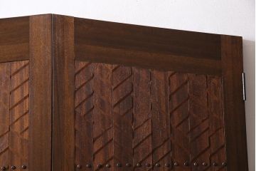 ヴィンテージ建具　両開き　ジグザグ模様の彫りがアクセントのペアドア(親子ドア、木製ドア、扉、ビンテージ)(R-044649)