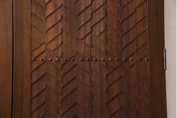 ヴィンテージ建具　両開き　ジグザグ模様の彫りがアクセントのペアドア(親子ドア、木製ドア、扉、ビンテージ)(R-044649)