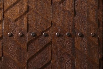 ヴィンテージ建具　両開き　ジグザグ模様の彫りがアクセントのペアドア(親子ドア、木製ドア、扉、ビンテージ)(R-044649)