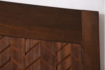 ヴィンテージ建具　両開き　ジグザグ模様の彫りがアクセントのペアドア(親子ドア、木製ドア、扉、ビンテージ)(R-044649)