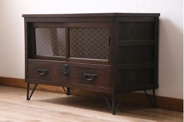 アンティーク家具　前面欅(ケヤキ)材　リメイク　組子入り引き戸の箪笥ローボード(戸棚、テレビ台、テレビボード、時代箪笥)(R-044656)