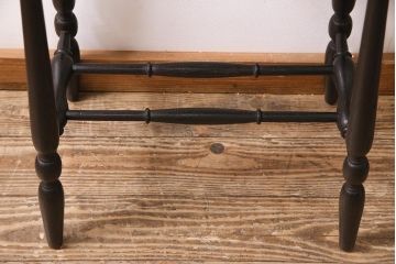 ビンテージ家具　和製ビンテージ　ナラ材　シックな雰囲気が魅力のサイドテーブル(飾り台、花台)(R-044663)