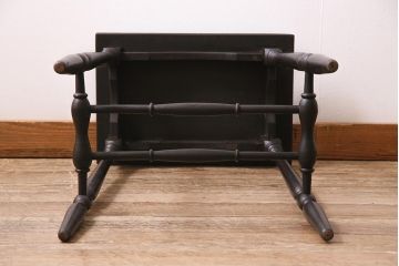 ビンテージ家具　和製ビンテージ　ナラ材　シックな雰囲気が魅力のサイドテーブル(飾り台、花台)(R-044663)