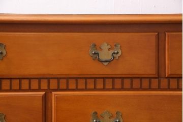 中古　横浜ダニエル(daniel)　アーリーアメリカン　A-104横長整理タンス　エレガントな佇まいが魅力のチェスト(定価約50万円)(引き出し、サイドボード)(R-044666)