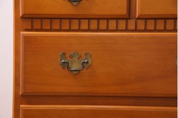 中古　横浜ダニエル(daniel)　アーリーアメリカン　A-104横長整理タンス　エレガントな佇まいが魅力のチェスト(定価約50万円)(引き出し、サイドボード)(R-044666)