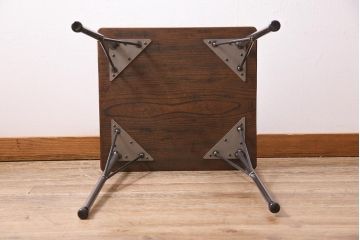 アンティーク家具　古材リメイク　欅(ケヤキ)材一枚板　鉄脚テーブル(サイドテーブル、カフェテーブル)(R-044681)
