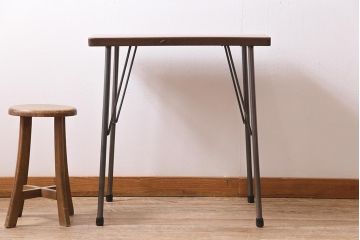 アンティーク家具　古材リメイク　欅(ケヤキ)材一枚板　鉄脚テーブル(サイドテーブル、カフェテーブル)(R-044682)
