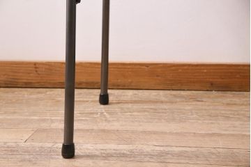 アンティーク家具　古材リメイク　欅(ケヤキ)材一枚板　鉄脚テーブル(サイドテーブル、カフェテーブル)(R-044682)