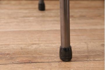 アンティーク家具　古材リメイク　欅(ケヤキ)材一枚板　鉄脚テーブル(サイドテーブル、カフェテーブル)(R-044682)