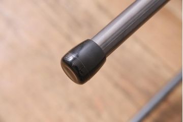 アンティーク家具　古材リメイク　欅(ケヤキ)材一枚板　鉄脚テーブル(サイドテーブル、カフェテーブル)(R-044682)