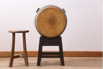 明治大正期　欅(ケヤキ)材　古い刳り貫き和太鼓　台付き(くり貫き長胴太鼓、和楽器)(R-044683)
