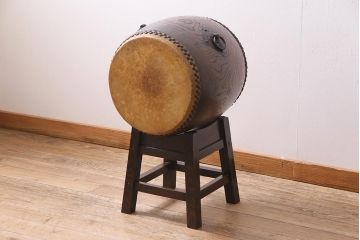 明治大正期　欅(ケヤキ)材　古い刳り貫き和太鼓　台付き(くり貫き長胴太鼓、和楽器)(R-044683)