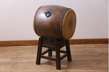 明治大正期　欅(ケヤキ)材　古い刳り貫き和太鼓　台付き(くり貫き長胴太鼓、和楽器)(R-044683)