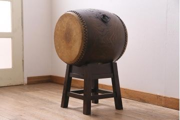 明治大正期　欅(ケヤキ)材　古い刳り貫き和太鼓　台付き(くり貫き長胴太鼓、和楽器)(R-044683)