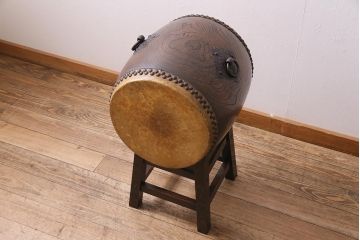 明治大正期　欅(ケヤキ)材　古い刳り貫き和太鼓　台付き(くり貫き長胴太鼓、和楽器)(R-044683)