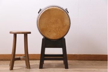 明治大正期　欅(ケヤキ)材　古い刳り貫き和太鼓　台付き(くり貫き長胴太鼓、和楽器)(R-044683)