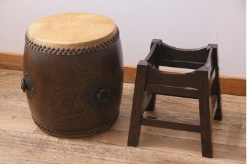 明治大正期　欅(ケヤキ)材　古い刳り貫き和太鼓　台付き(くり貫き長胴太鼓、和楽器)(R-044683)