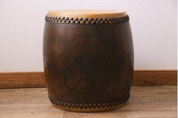 明治大正期　欅(ケヤキ)材　古い刳り貫き和太鼓　台付き(くり貫き長胴太鼓、和楽器)(R-044683)