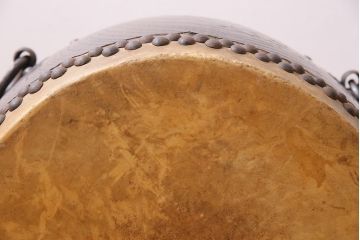 明治大正期　欅(ケヤキ)材　古い刳り貫き和太鼓　台付き(くり貫き長胴太鼓、和楽器)(R-044683)