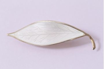 ヴィンテージアクセサリー　ノルウェー　DAVID ANDERNSEN(デヴィッド・アンデルセン)　シルバー925　リーフモチーフのビンテージブローチ(R-044689)