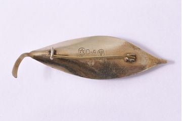 ヴィンテージアクセサリー　ノルウェー　DAVID ANDERNSEN(デヴィッド・アンデルセン)　シルバー925　リーフモチーフのビンテージブローチ(R-044689)