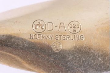 ヴィンテージアクセサリー　ノルウェー　DAVID ANDERNSEN(デヴィッド・アンデルセン)　シルバー925　リーフモチーフのビンテージブローチ(R-044689)