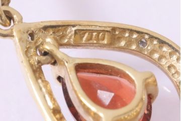 ヴィンテージアクセサリー　イギリス　9K　ダイアモンド・ガーネット　ゴールドペンダント　ビンテージネックレス(R-044698)