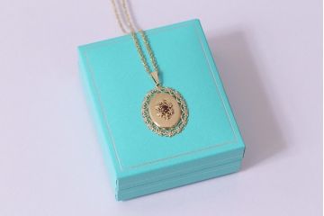 ヴィンテージアクセサリー　イギリス　9K　ガーネット　華やかなゴールドペンダント　ビンテージネックレス(R-044702)