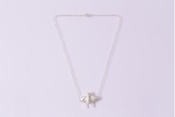 ヴィンテージアクセサリー　シルバー　蜂モチーフのネックレス(ハチ、ペンダント、ビンテージ)(R-044704)