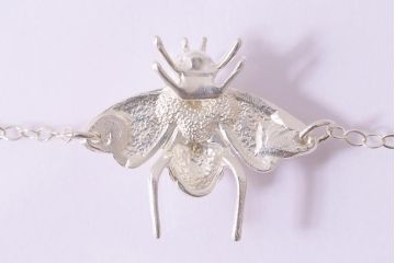 ヴィンテージアクセサリー　シルバー　蜂モチーフのネックレス(ハチ、ペンダント、ビンテージ)(R-044704)