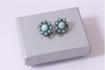 ヴィンテージアクセサリー　イギリス　ターコイズ風のブルーのビンテージイヤリング(R-044710)