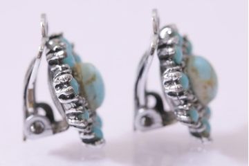 ヴィンテージアクセサリー　イギリス　ターコイズ風のブルーのビンテージイヤリング(R-044710)